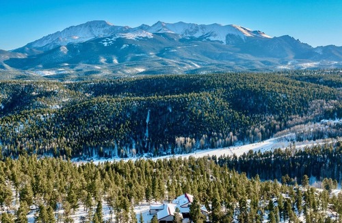 Woodland Park House | Pike View Lodge - 7 mi to Pikes Peak - 8 min. to Town, Hot Tub w/View!