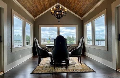 Lake Hamilton House | Pine Hill Manor - Lakehouse | Boat Dock + Hot Tub