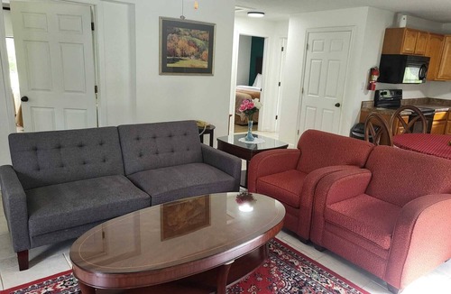 Parsons Hotel | Pine Tree Inn