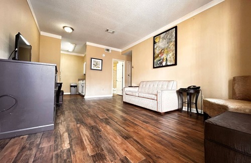 Millington Hotel | Plantation Oaks Suites & Inn Millington