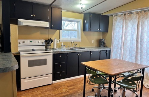 Daisy House | Pleasant 2-bedroom mobile home with AC /heat in Friedheim 2 Queen beds 1 Bath.