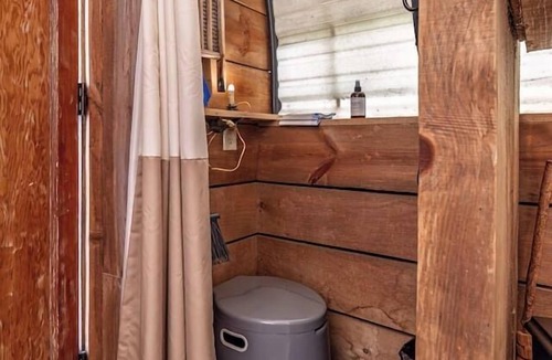 Hot Springs Cabin | Prairie Palace Covered Wagon at Fox Pass Cabins