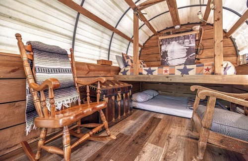 Hot Springs Cabin | Prairie Palace Covered Wagon at Fox Pass Cabins