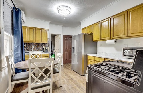 Lodi Apartment | Premier Lodi 3BR 1st Floor Near NYC, MetLife & American Dream