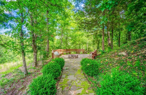Eureka Springs Apartment | Premium 2 Queen Beds with Balcony