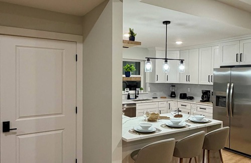 Elizabeth Apartment | Premium New 4-Bedroom Apartment 25 min to NYC