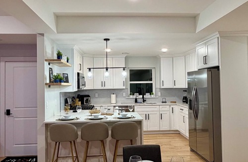 Elizabeth Apartment | Premium New 4-Bedroom Apartment 25 min to NYC