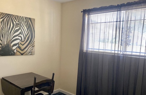Whitehaven House | Price is right! Cute! & Cozy! 10 min from downtown Beale Street & Gra￼celand.