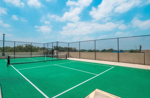 South Congress Apartment | Prime SoCo King Bed 1BR & 2BR Suites w Gym, Pickleball, Laundry
