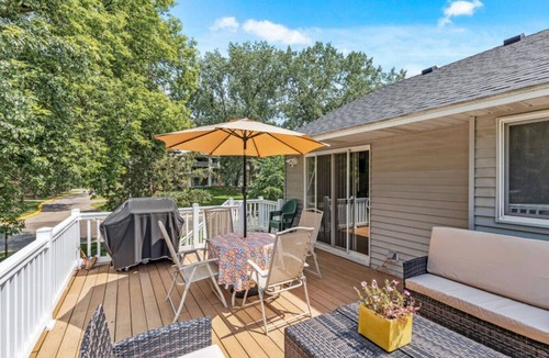 Burnsville House | Private 2BR Burnsville Suite Near Mall & Hospitals