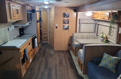 Alix House | Private camper minutes away from I40 and close to the national forest.