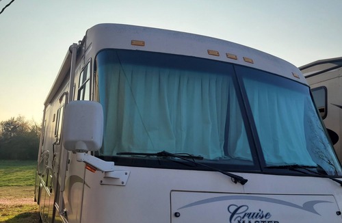 Alix House | Private camper minutes away from I40 and close to the national forest.