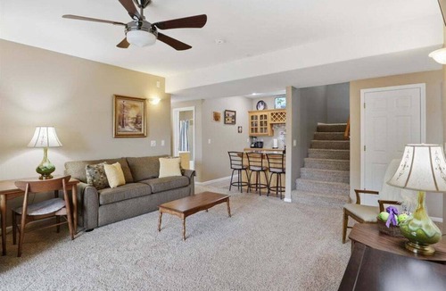 Climax Springs House | Private Cove Dock, PWC Lifts, Huge Deck & Family Fun