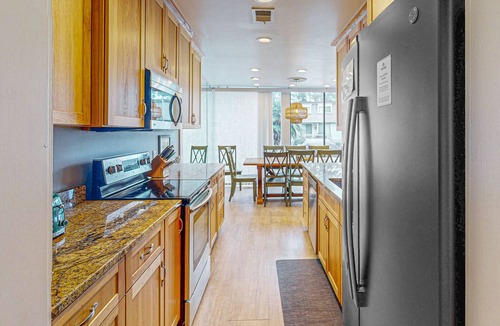 Sea Pines Condo | Professionally decorated townhome with multiple balconies, pool, & washer/dryer