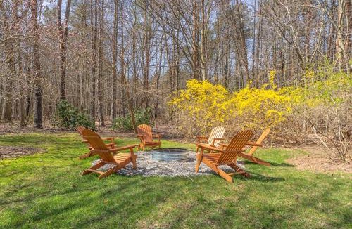 Fennville House | Pure Hygge - 1 block off Lake, Tranquil & Pet Friendly