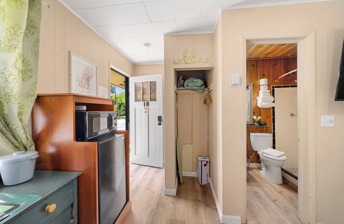 Hendersonville Hotel | Queen Hotel Rm 5 mins to Downtown Hendo/Flat Rock