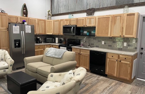 Cadiz Cottage | Quiet Escape: 2-bedroom cottage near Lake Barkley in Cadiz KY