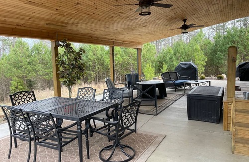 Cadiz Cottage | Quiet Escape: 2-bedroom cottage near Lake Barkley in Cadiz KY