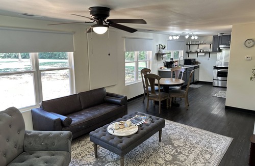 Bigelow House | Quiet Getaway Home 13 min from historic downtown Conway, and all the colleges.