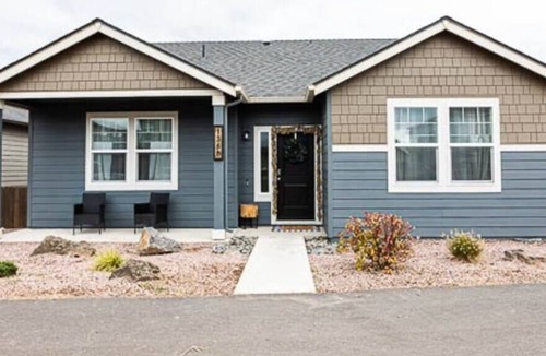 Redmond House | Quiet Relaxing 2bd 2ba Retreat, Dog Friendly