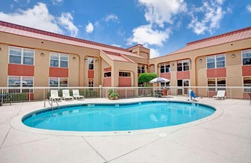 West Memphis Hotel | Ramada by Wyndham West Memphis