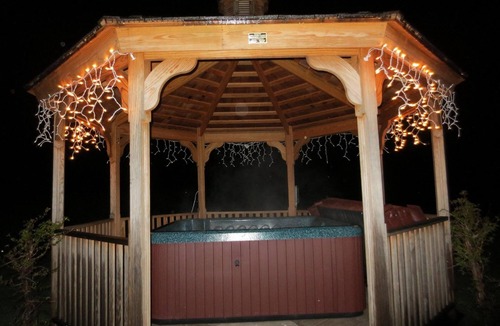 Mendon Apartment | Red Clover Spacious King Suite near Killington