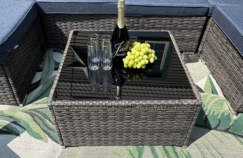 Windham House | Red Fox Townhouse miniature golf & spa hot tub, corn hole, fire pit & BBQ grill