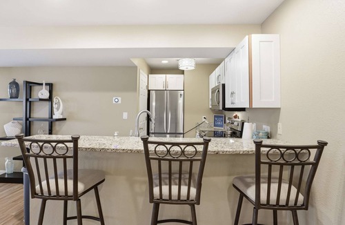 Village of Four Seasons Condo | Regatta Bay|Seasonal Pool| LakeView