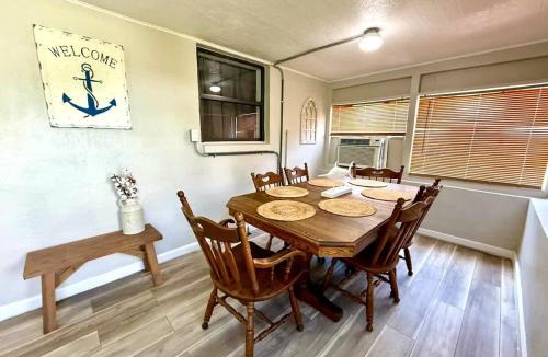 Crystal River House | Relax Explore Boat Parking & Fenced yard