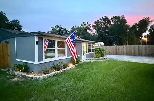 Crystal River House | Relax Explore Boat Parking & Fenced yard
