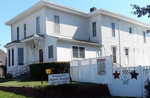 Windsor Bed & Breakfast | Relax with 2 queens, no added cleaning fees & full kitchen
