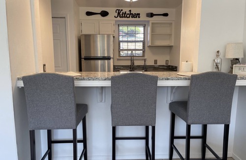 Mid America Condo | Relaxation Retreat-Cozy “Retreat” to unwind located directly on the water’s edge