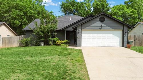 Fayetteville House | Relaxing Stay with Scenic Patio and Trails
