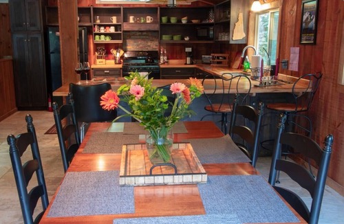 Intervale House | Riverfront vacation, Deck Views and Privacy ! 3 bdrm Riverfront, Pet Friendly!