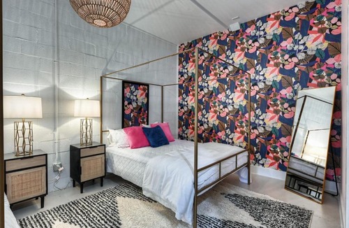 Galveston Hotel | Rm 10 Oleander Walk to Cruise Port & Strand