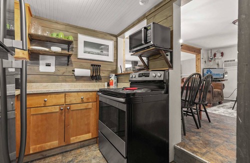 Jenkins Cabin | Rock Haven Cottage - Lakefront Table Rock Lake