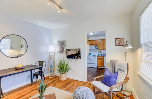 Midtown Apartment | Rock ‘n Relax: 15 Min to Graceland | Free Parking