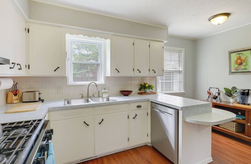 Beaver Shores House | Rogers Vacation Rental ~ 7 Mi to Downtown