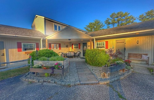 Manchester Center Bed & Breakfast | Room 1, peaceful retreat in Manchester - King bed