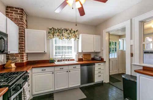 Druid Hills House | Roomy 5BR Bungalow w Backyard Close to Downtown