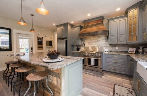 Hendersonville Cabin | Rustic Awesome 4BR Lodge w/Game Room & Fire Pit | Free Tickets