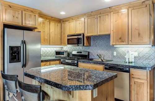 Bend Condo | Rustic Pet-Friendly Second Floor Condo