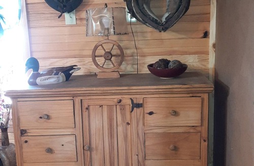 Lafayette County House | Rustic romantic lakefront cabin!