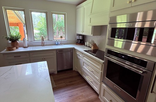 Brookeland House | Sam Rayburn Stunner - South End - Fully Remodeled, Water View, and Water Access