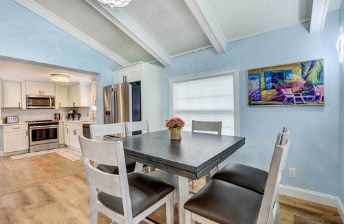 Bayou Oaks House | Sarasota Home w/Screened Porch, Walk To Zoo!