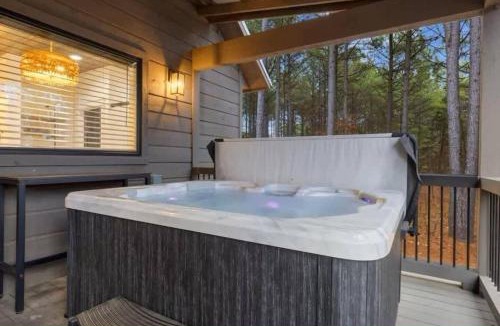 Hochatown House | Sauna Cabin Hot Tub Vintage Jukebox Fire Pit