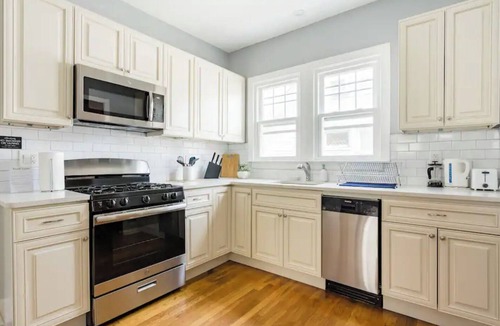 Ampere Apartment | Savvy Traveler 3BR NJ Home with great access to New York City
