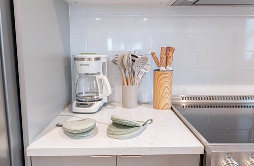Bushwick Apartment | Scandinavian Retreat w/Balcony Bushwick Oasis