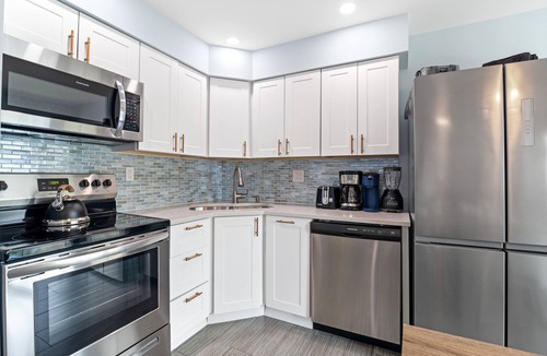 Siesta Key Village House | Sea Angel | Pet Friendly, Located in Siesta Key Village, Steps to Siesta Key Beach!