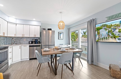 Siesta Key Village House | Sea Angel | Pet Friendly, Located in Siesta Key Village, Steps to Siesta Key Beach!